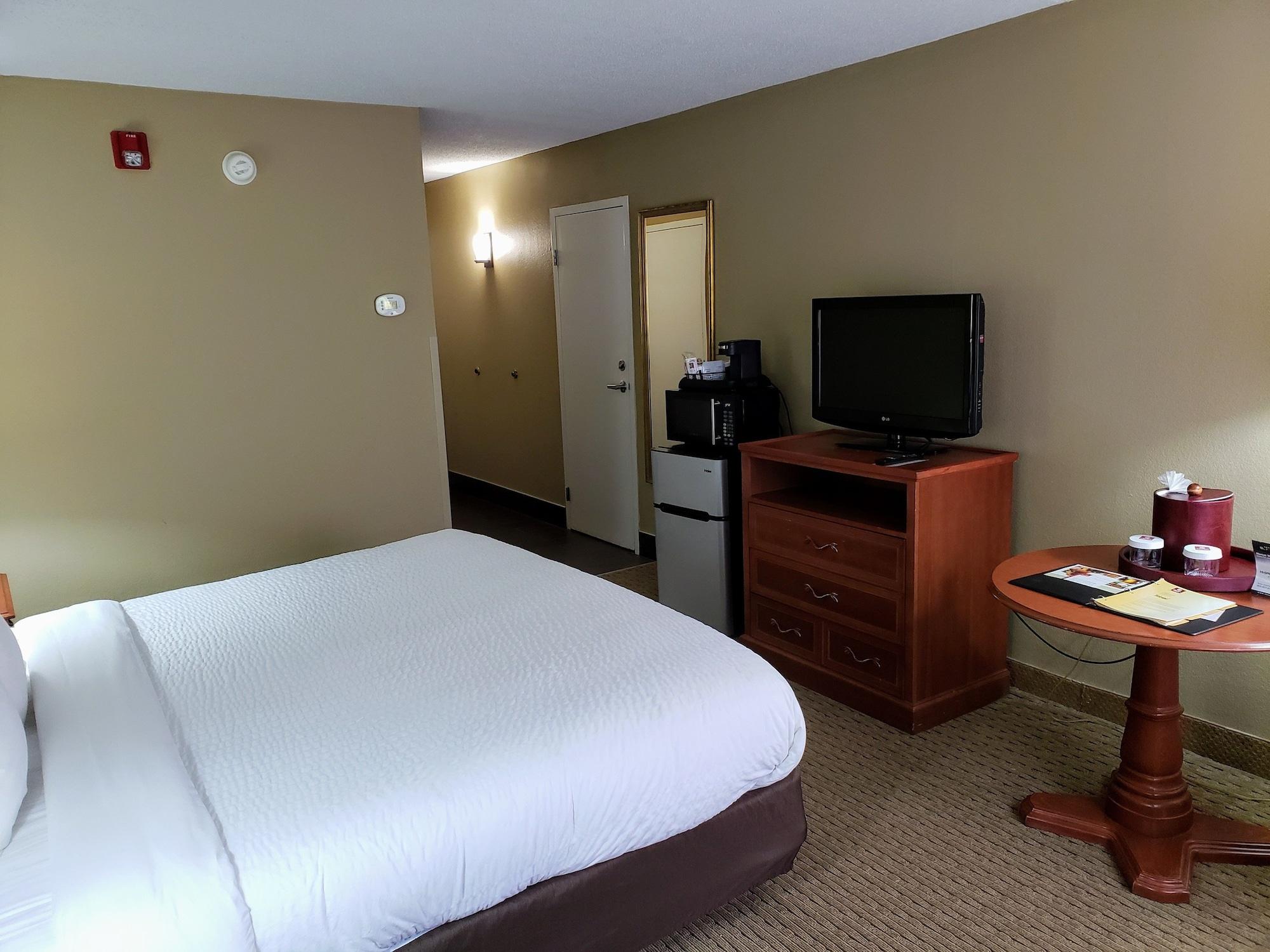 Clarion Hotel Conference Center - North Лексингтон Экстерьер фото