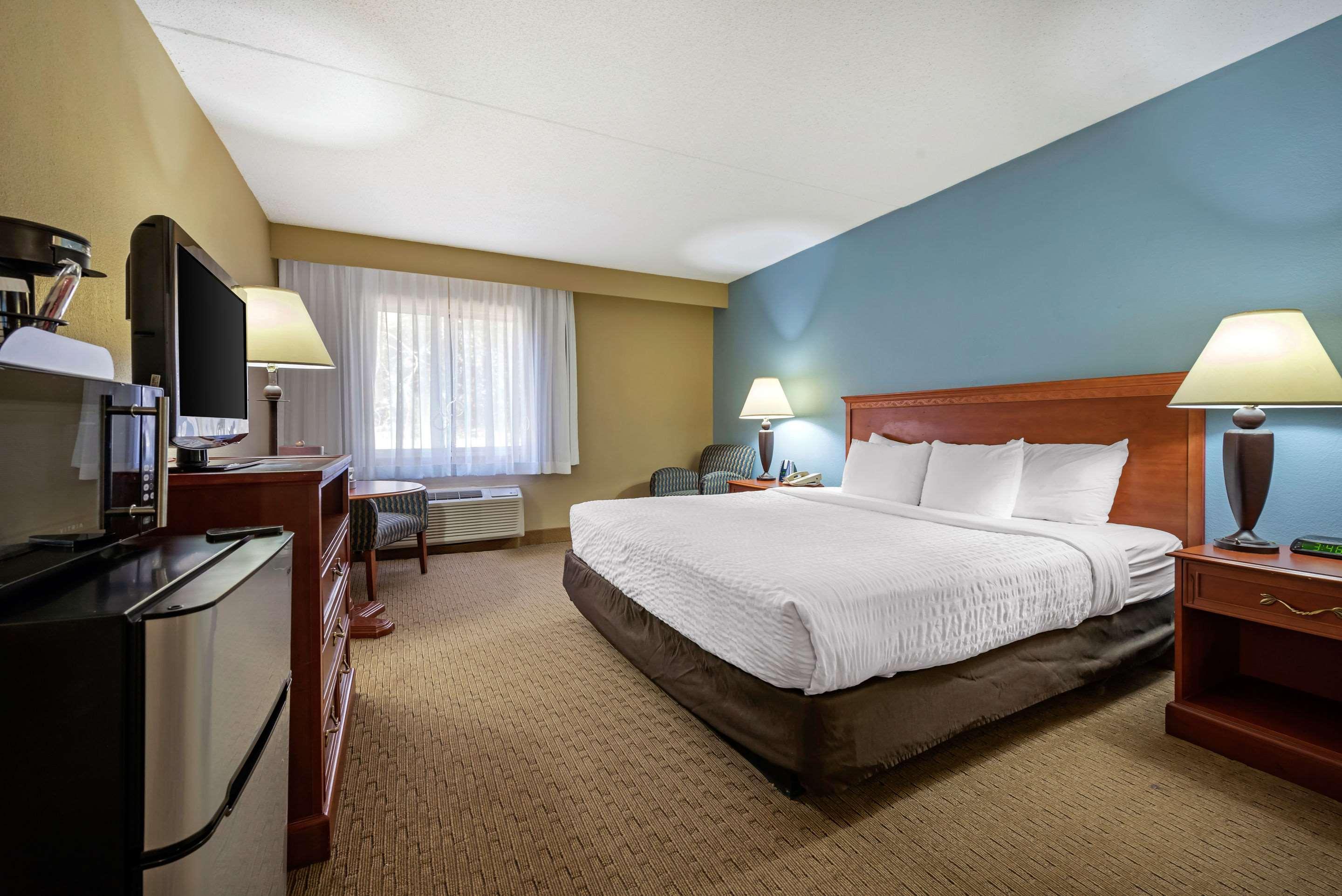 Clarion Hotel Conference Center - North Лексингтон Экстерьер фото