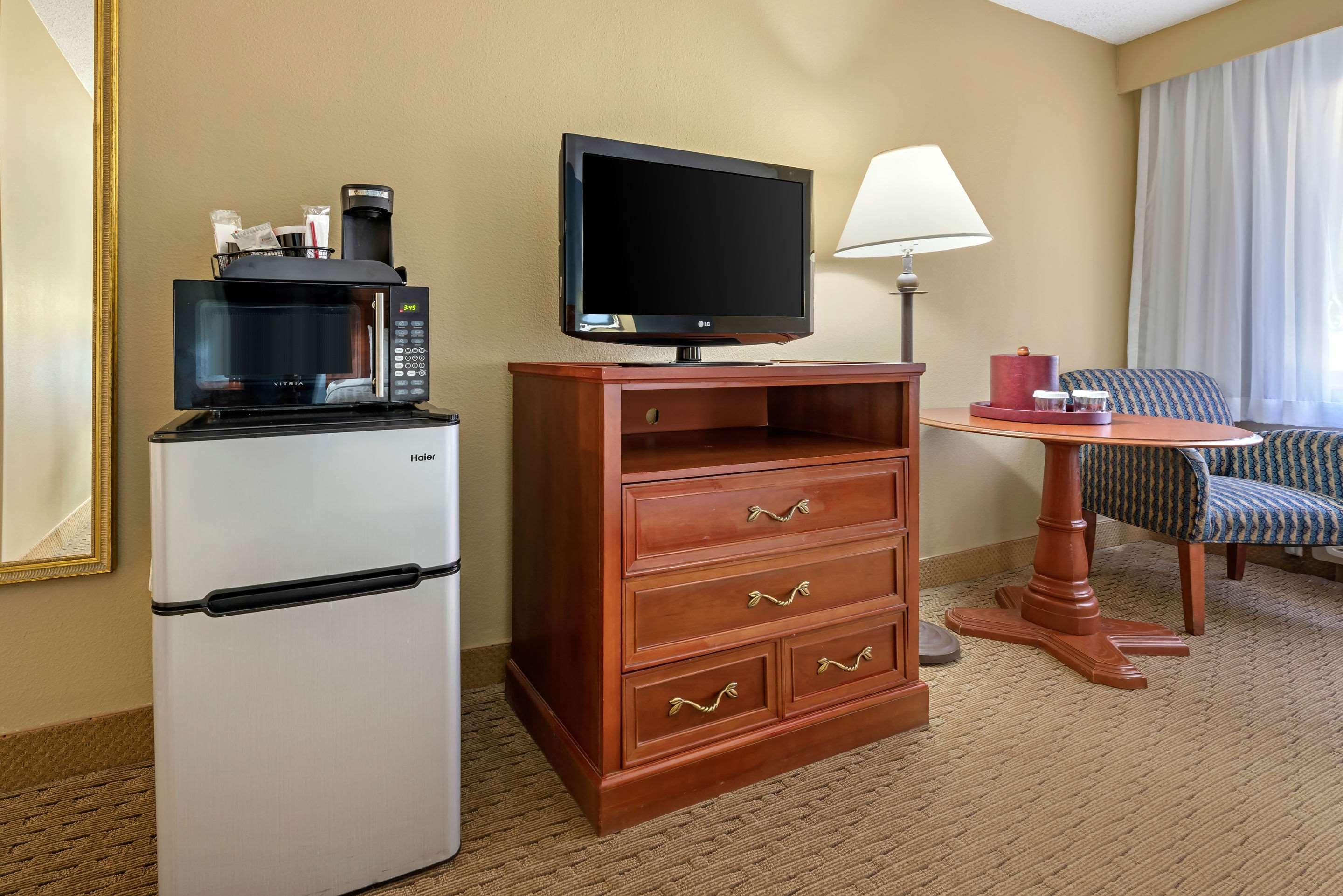 Clarion Hotel Conference Center - North Лексингтон Экстерьер фото
