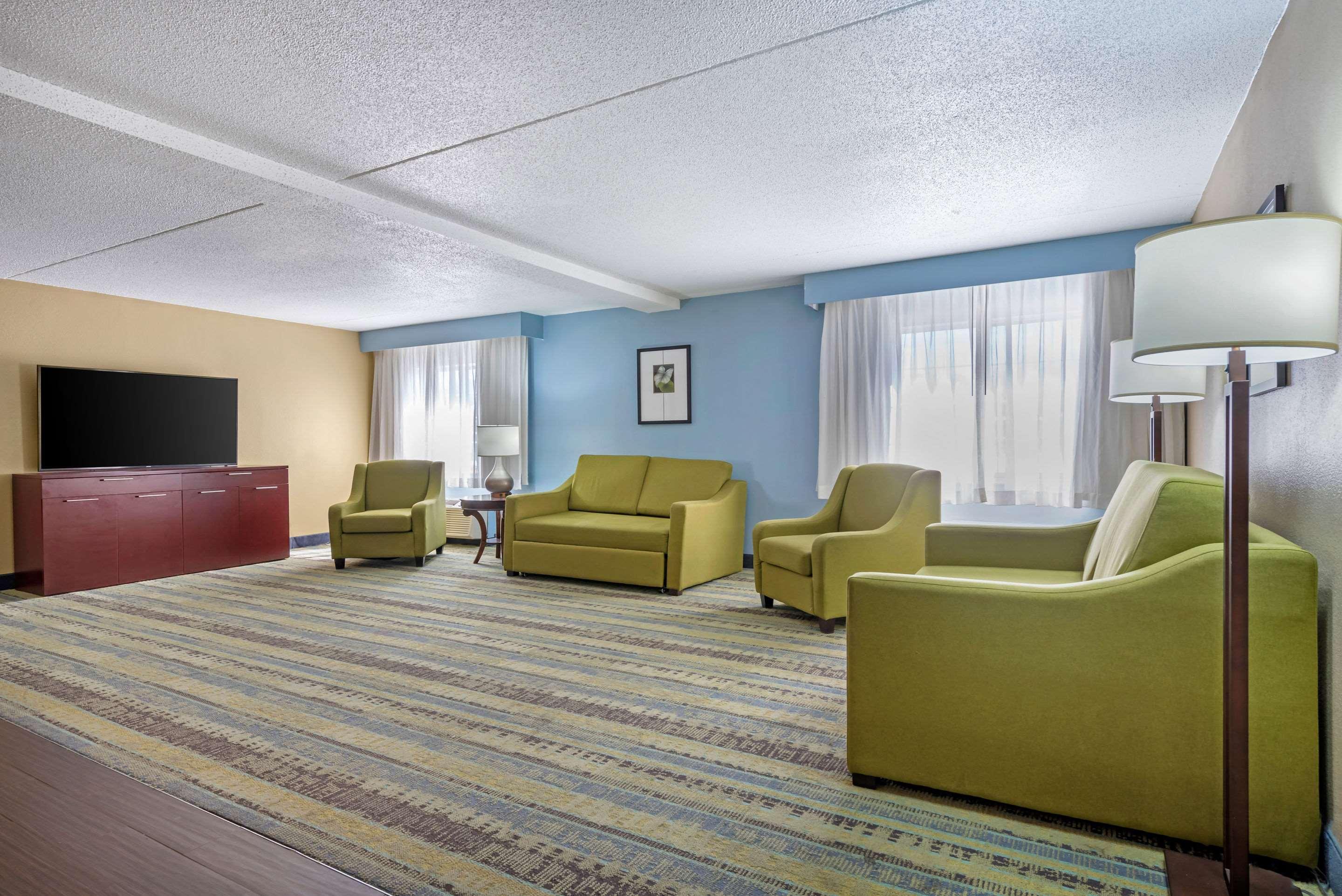 Clarion Hotel Conference Center - North Лексингтон Экстерьер фото