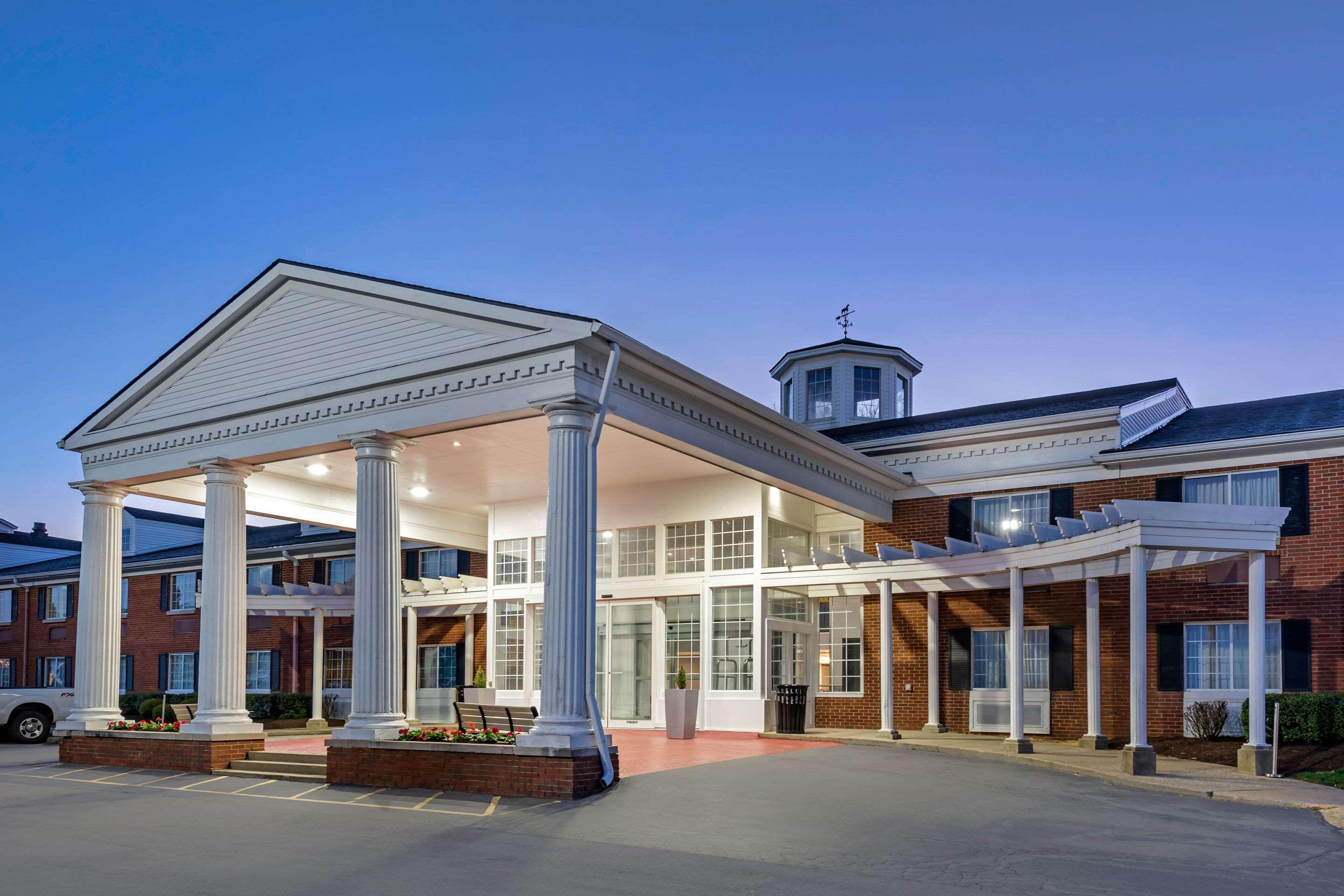 Clarion Hotel Conference Center - North Лексингтон Экстерьер фото