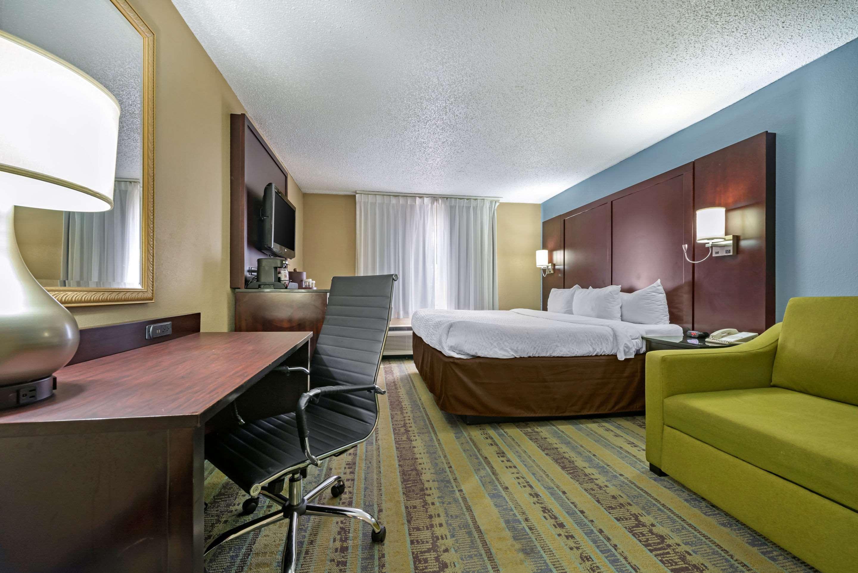 Clarion Hotel Conference Center - North Лексингтон Экстерьер фото