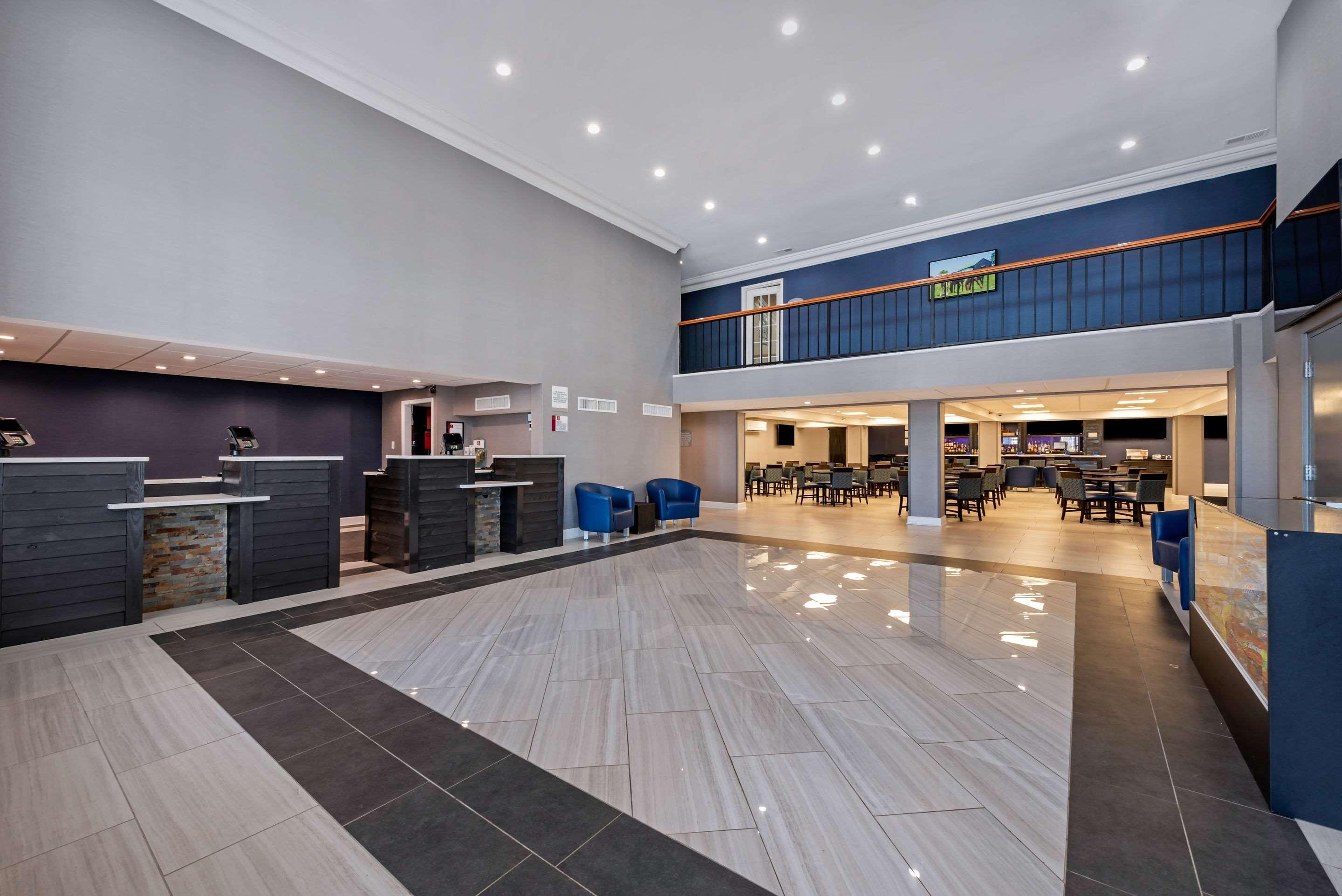 Clarion Hotel Conference Center - North Лексингтон Экстерьер фото