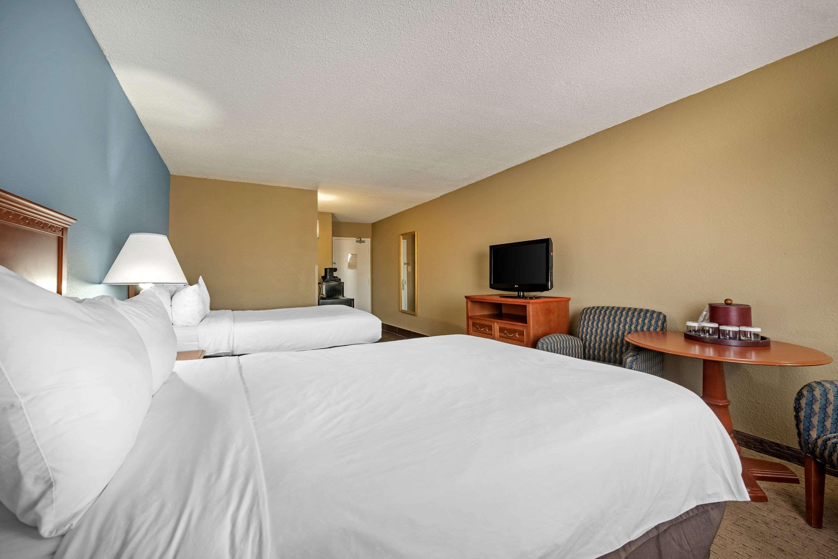 Clarion Hotel Conference Center - North Лексингтон Экстерьер фото