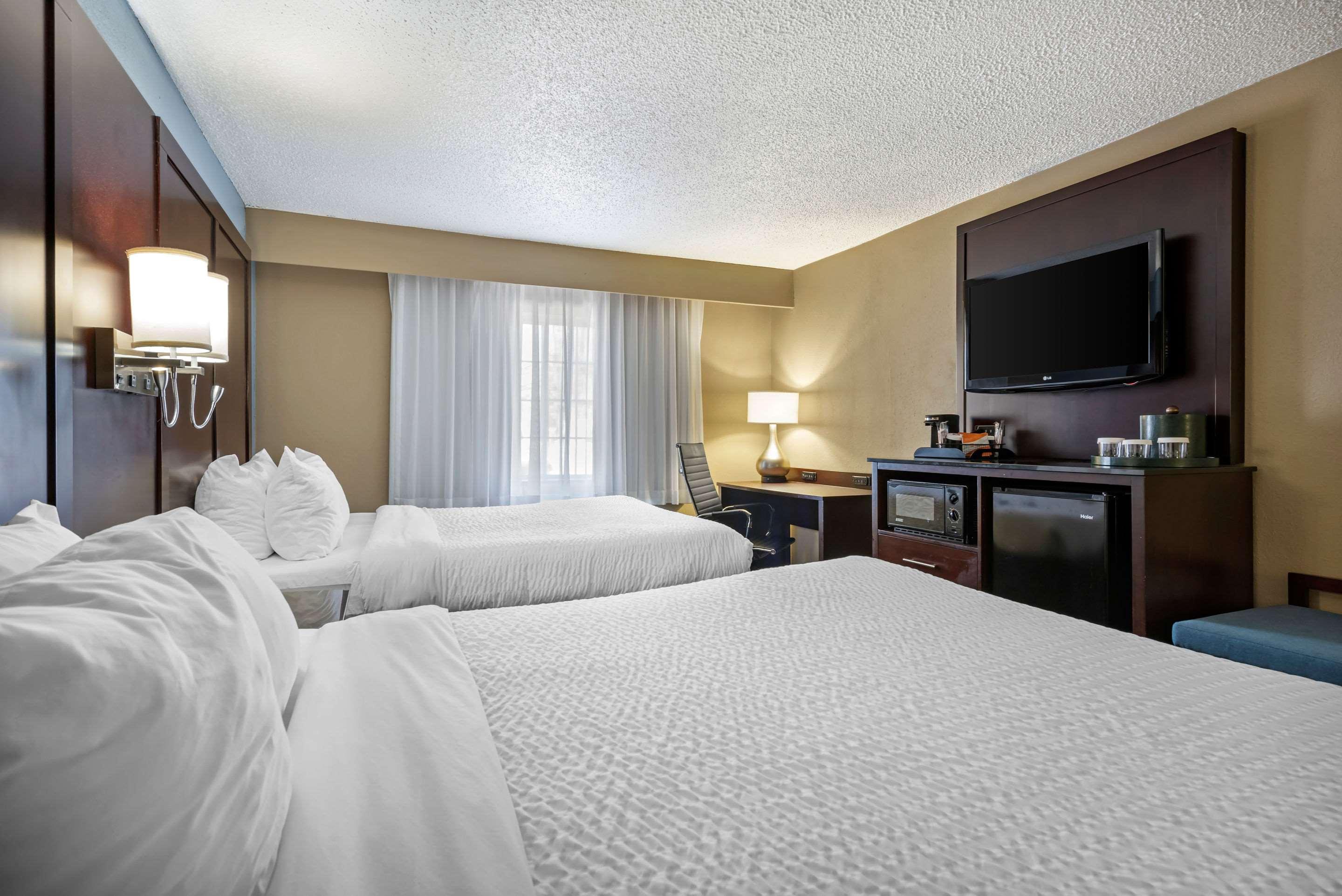 Clarion Hotel Conference Center - North Лексингтон Экстерьер фото