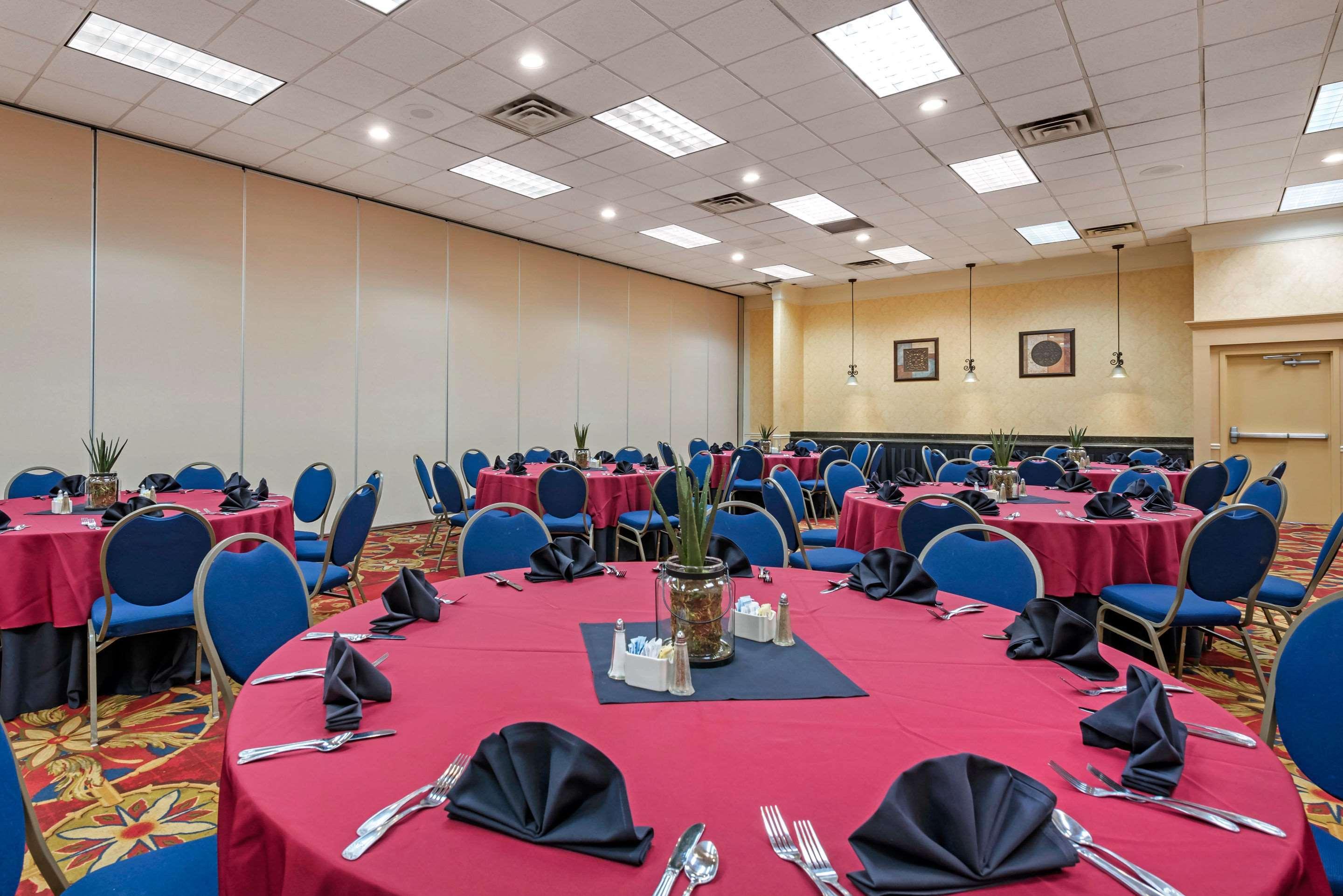 Clarion Hotel Conference Center - North Лексингтон Экстерьер фото