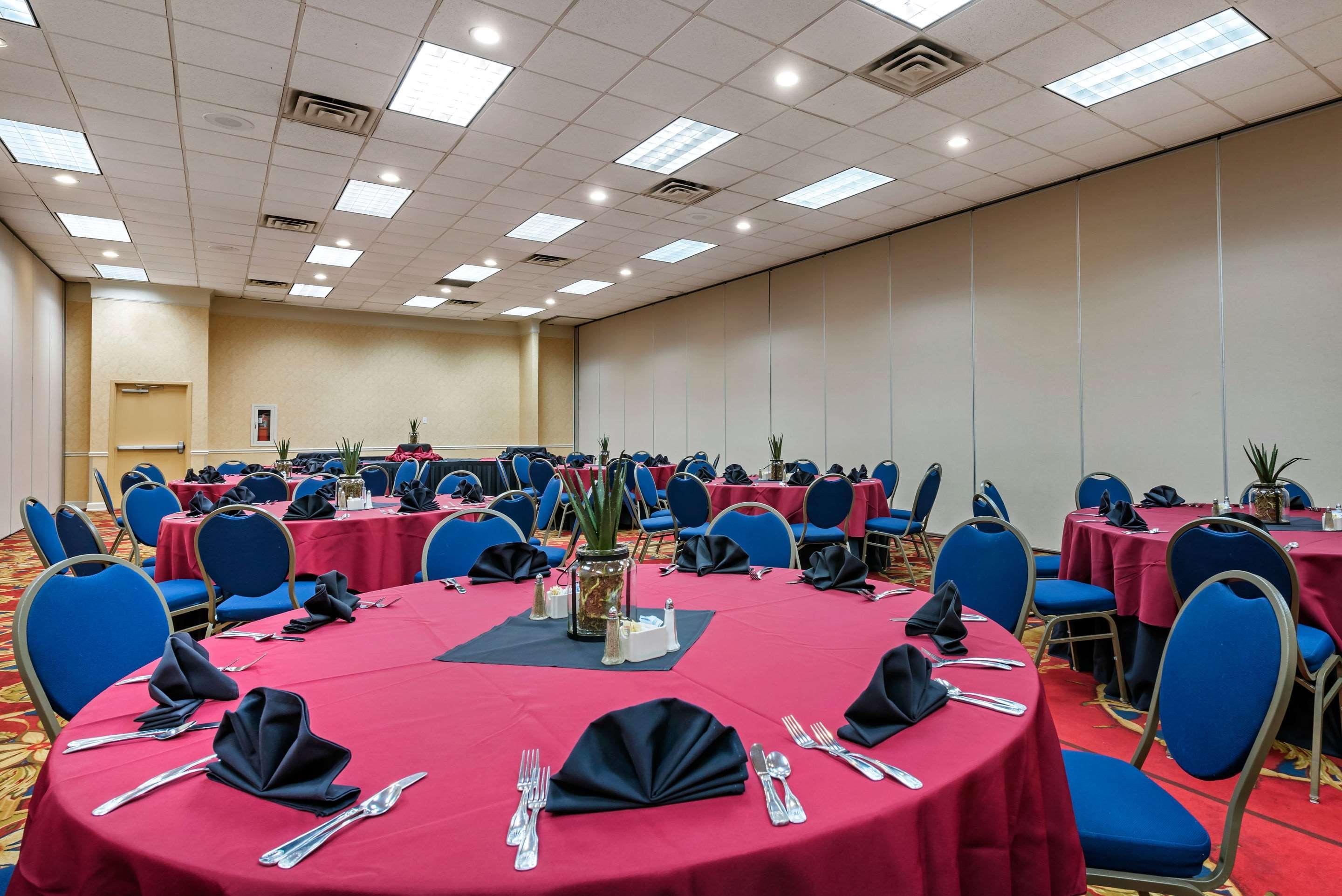 Clarion Hotel Conference Center - North Лексингтон Экстерьер фото