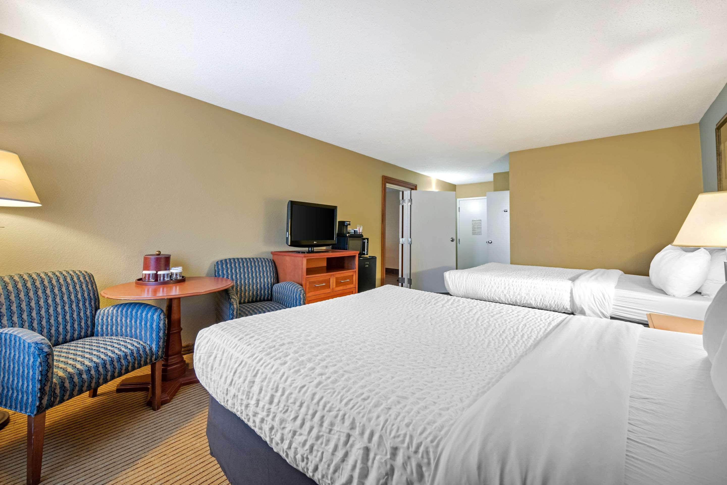 Clarion Hotel Conference Center - North Лексингтон Экстерьер фото