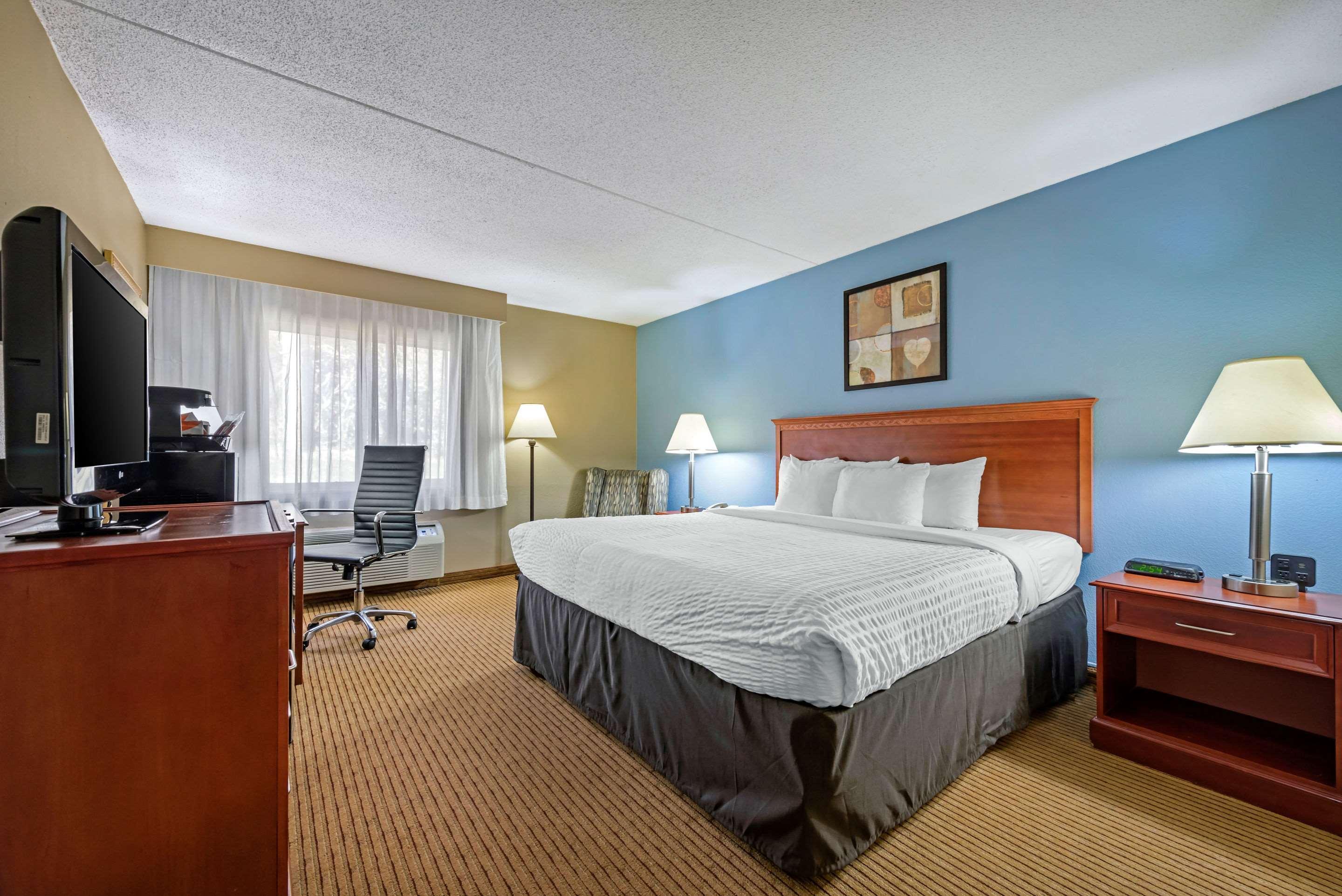 Clarion Hotel Conference Center - North Лексингтон Экстерьер фото